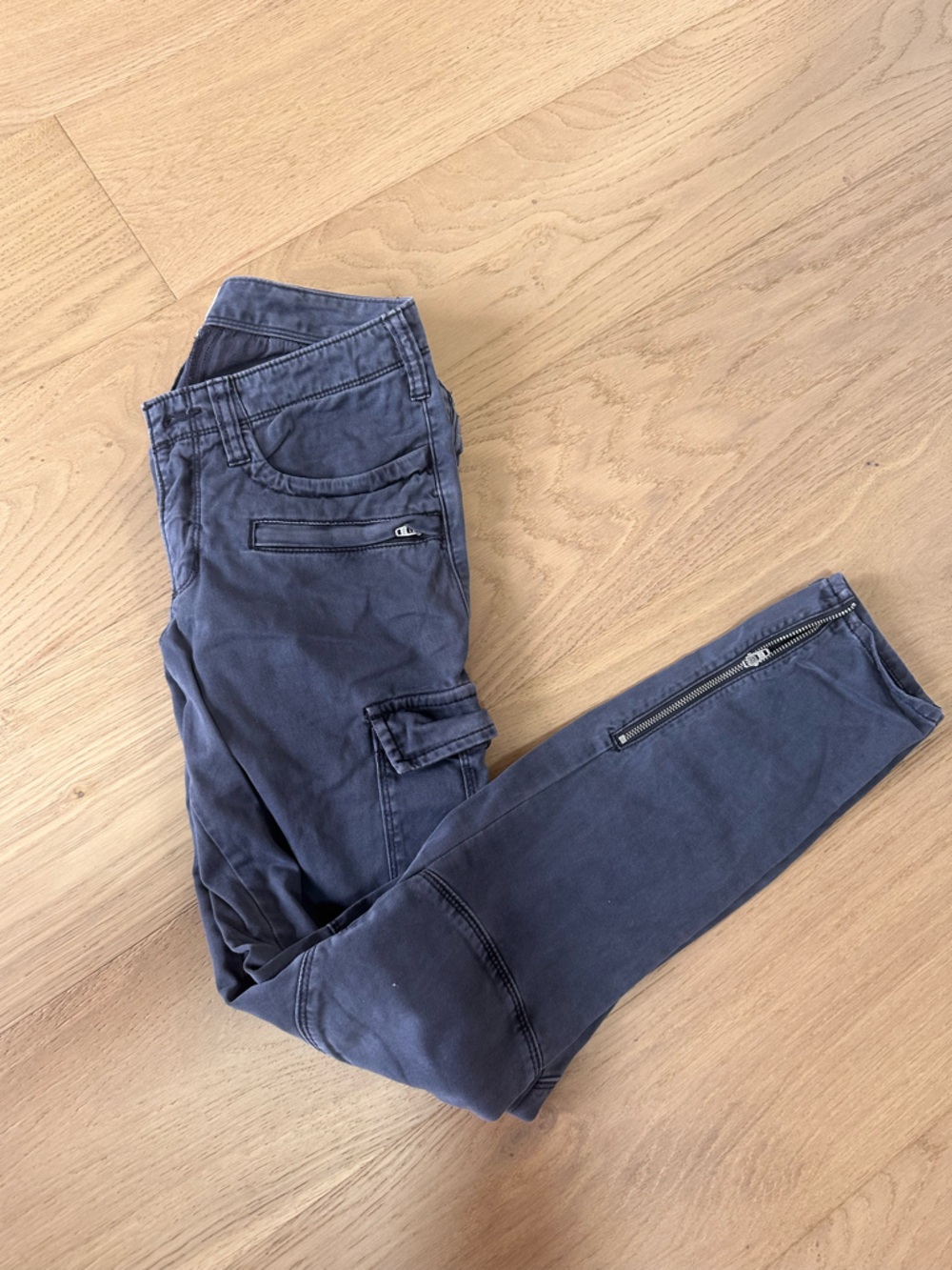 Women’s TNA Aritzia Grey Skinny Cargo Pant